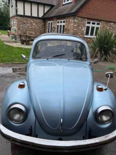 1972 volkswagen beetle with ragtop sunroof