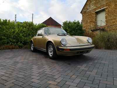 Porsche 911 - 1977 2 7, 5 speed manual