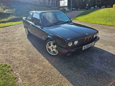 BMW E30 318iS