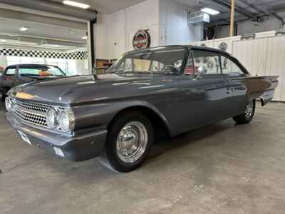 1961 FORD Galaxie Starliner