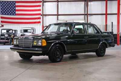 1983 Mercedes-Benz 200-Series