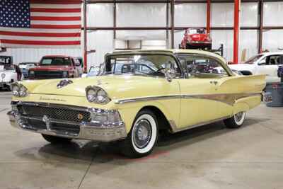 1958 Ford Fairlane Club Victoria