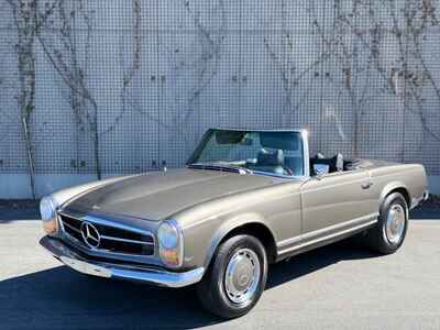 1970 Mercedes-Benz 200-Series