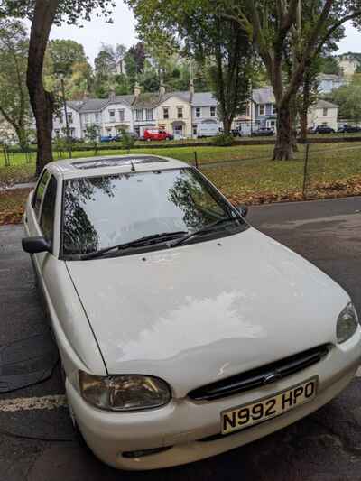 FORD ESCORT 1995 1 8 TURBO DIESEL 5-DOOR HATCHBACK - AMAZING CLASSIC