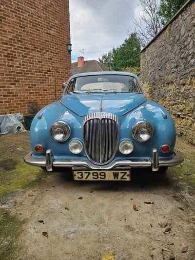 classic cars daimler 250 v8