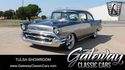 1957 Chevrolet Bel Air / 150 / 210