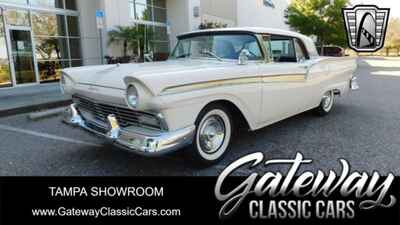 1957 Ford Fairlane 500 Skyliner