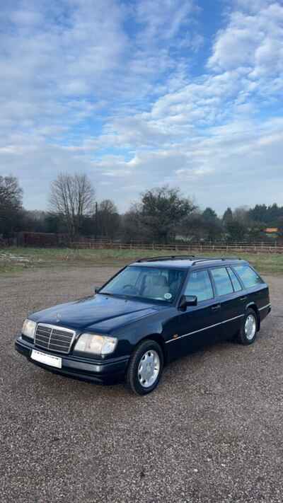 W124 S124 Mercedes E220 Estate