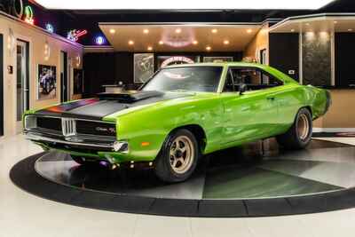 1969 Dodge Charger R / T Restomod