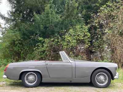 MG MIDGET 1965 grey with red trim