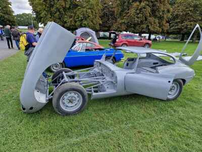 Jaguar E Type FHC Rolling shell rust free with a good steel bonnet + 4 RACE TYRE