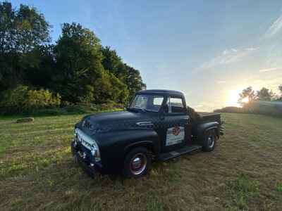 1953 Ford F100 Stepside American pickup