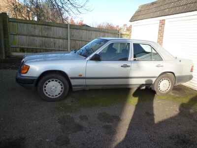 Mercedes 260E W124 in very good condition.