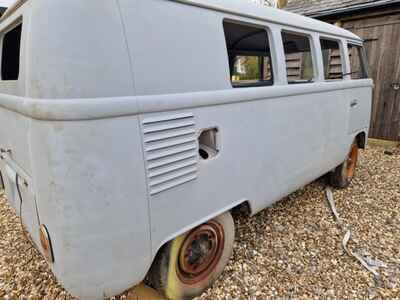 1960 Volkswagen VW 11 Window Splitscreen microbus Kombi Camper Van Bus RHD