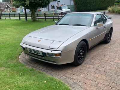 Porsche 944 lux