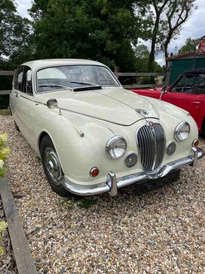 jaguar mk2 240 classic car 1968 reg HNM165F - to collect in Deauville FRANCE
