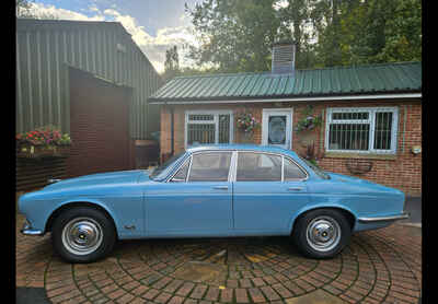 jaguar xj6 1969 4 2  shows only 37, 000 miles in beautiful light blue