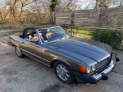 Mercedes Benz 560 SL convertible R107 two roofs 1987 LHD import grey / cherry red