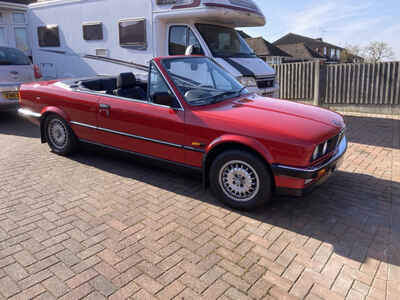 BMW E30 320i