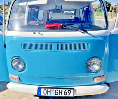 1969 Volkswagen Bus / Vanagon Two Tone Paint Blue / White