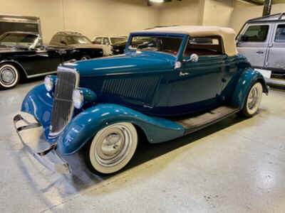 1934 Ford Deluxe Cabriolet Street Rod
