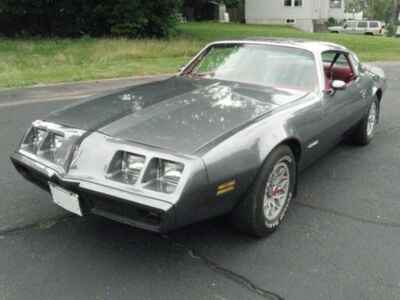 1981 Pontiac Firebird 1981 PONTIAC FIREBIRD  /  4 SPEED MANUAL