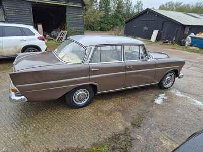 Mercedes 200 Automatic 4 Door 1967 / 68 - Barn Find