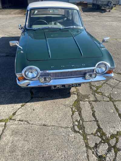 1965 Ford Consul Corsair de luxe, green  /  white, 1500cc