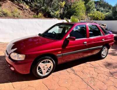 2001 FORD ESCORT Mk5, IMMACULATE *26, 000 MILES *DRY STORED *FSH. METALLIC RED