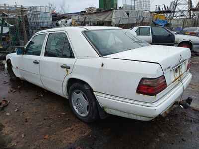 MERCEDES W124 SERIES E200 AUTOMATIC SALOON, BARNFIND CONDITION