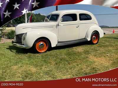 1939 Ford Deluxe Tudor Sedan