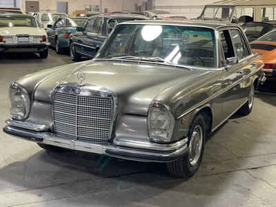 1971 Mercedes-Benz 200-Series 3 5 V8 W108