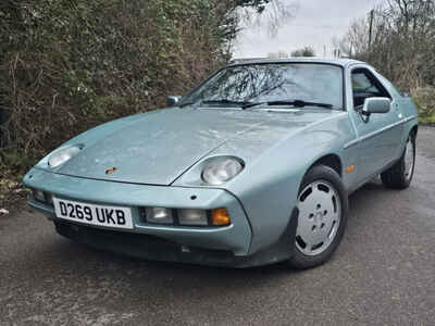 Porsche 928 s2 4 7 V8