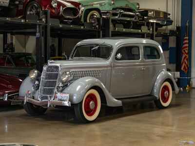 1935 Ford Deluxe Tudor 2 Door Slantback V8 Sedan